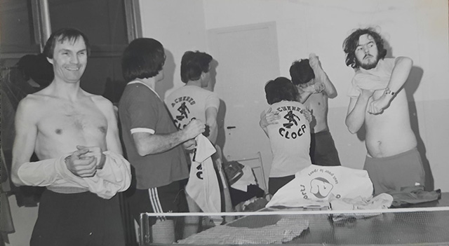 Equipe Cloca Ach&egrave;res en 1982 avec Jean Vergnes au premier plan
