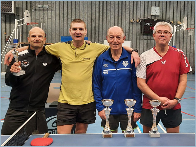 Podium des doubles &agrave; St-Arnoult : championnat d&eacute;partemental v&eacute;t&eacute;ran